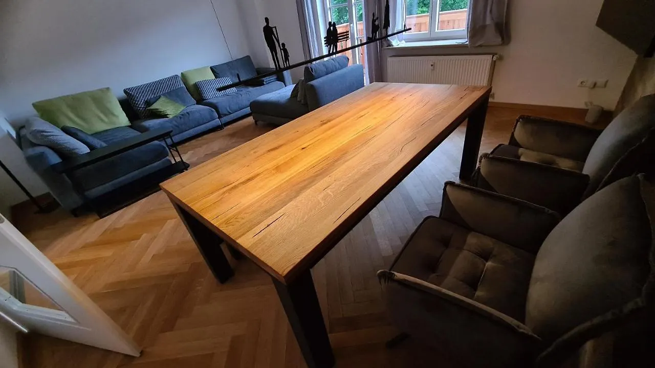 Bunter Hirsch Ferienwohnung Im Garmischer Zentrum