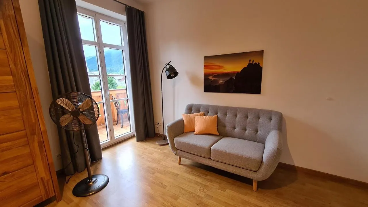 Bunter Hirsch Ferienwohnung Im Garmischer Zentrum Germany
