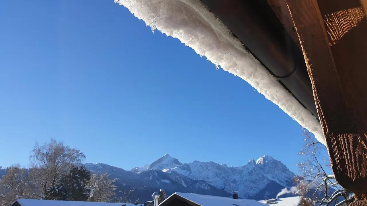 Apartment Bunter Hirsch Ferienwohnung Im Garmischer Zentrum